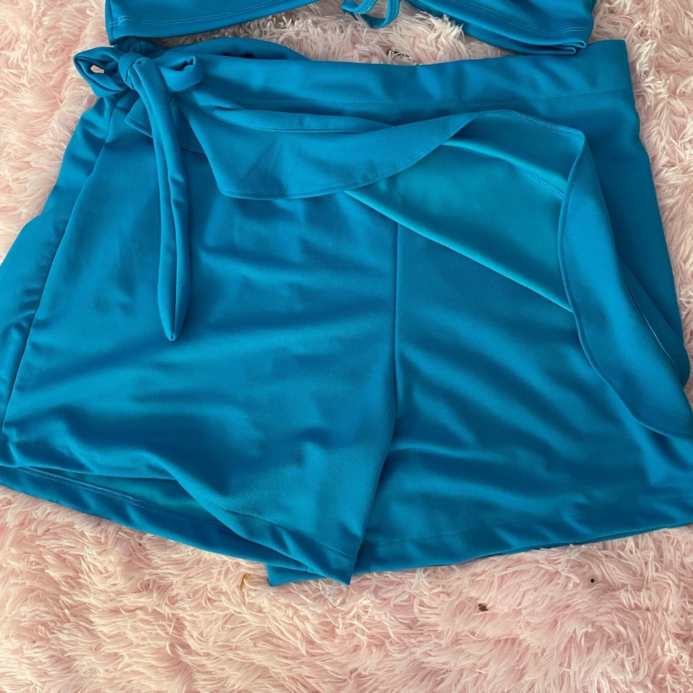 Two piece set - Picture 2 of 3